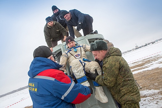 Служащие южноуральской авиабазы будут искать в Казахстане американских астронавтов
