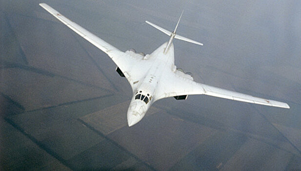 Военный эксперт: настало время использовать самолет Ту-160 по назначению