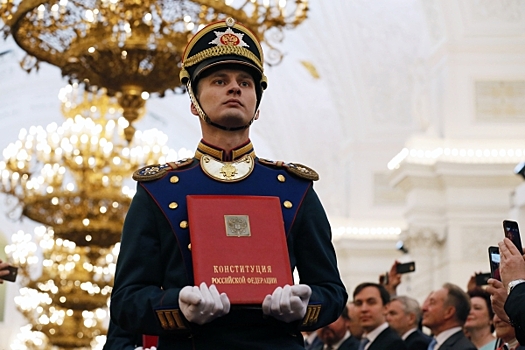Высота высот. 12 декабря 1993 года в России была принята новая Конституция