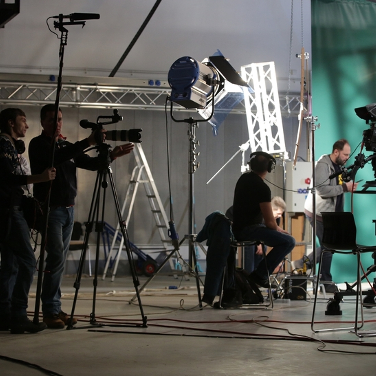 Вечерний ургант студия. Вечерний ургант студия. Закулисье за кадром. Телевизионная съемка. Студия для съемок интервью.