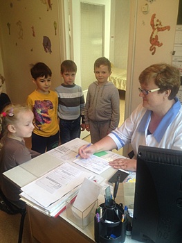 Для воспитанников детского сада провели экскурсию по медицинскому кабинету