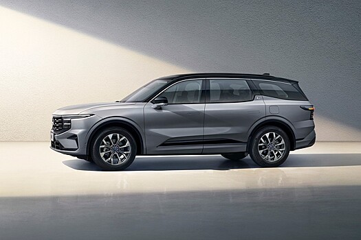 Новый кроссовер Ford Edge L оказался дешевле конкурента от Toyota