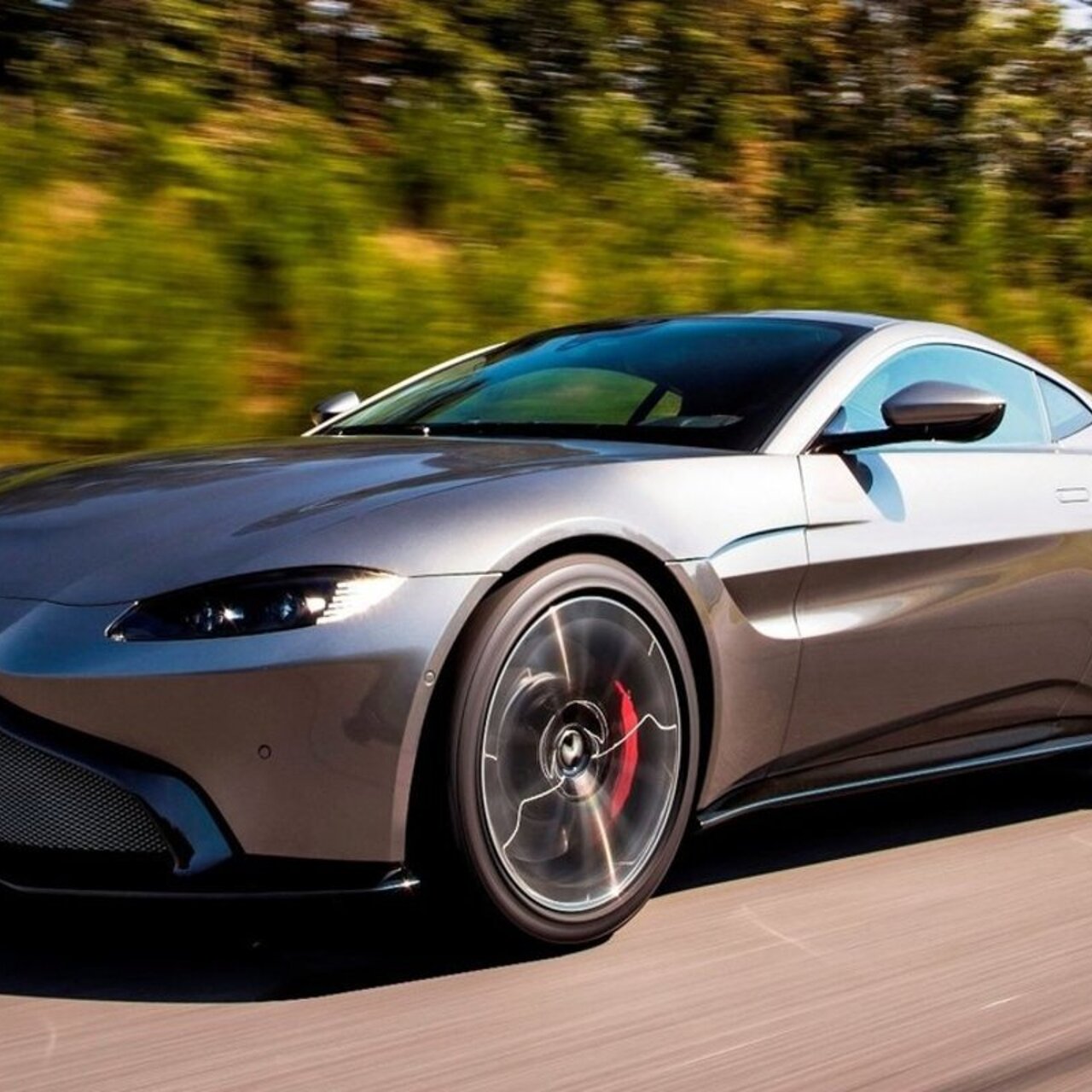 Aston Martin Vantage засветился в трейлере нового боевика, пробивая стены -  Рамблер/кино