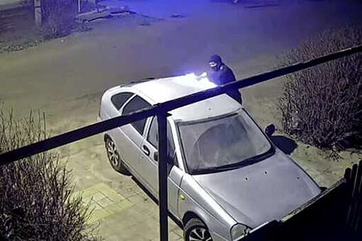 112: мужчина устроил фаер-шоу с поджогом машины в Волгограде