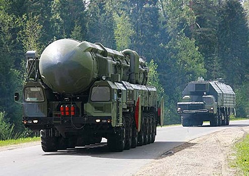 Участники конкурса на лучшего механика-водителя пусковой установки провели тренировочные заезды