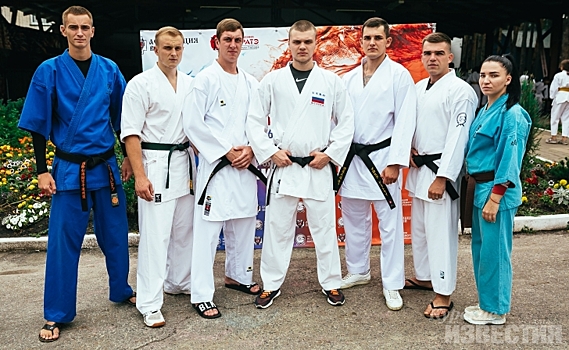 В Курске прошли сборы по всестилевому карате с трехкратным чемпионом мира Всеволодом Поповым