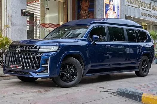 Toyota Land Cruiser 300 превратили в массивный лимузин