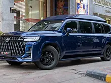 Toyota Land Cruiser 300 превратили в массивный лимузин