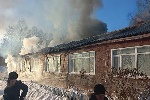 В Коми загорелась сельская школа, эвакуировали 38 детей