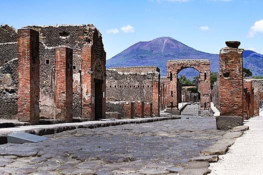 Некоторые жители Помпей погибли от землетрясения, последовавшего за извержением