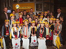Воспитанники детских домов пообщались с хоккеистами на мероприятии «Роснефти»