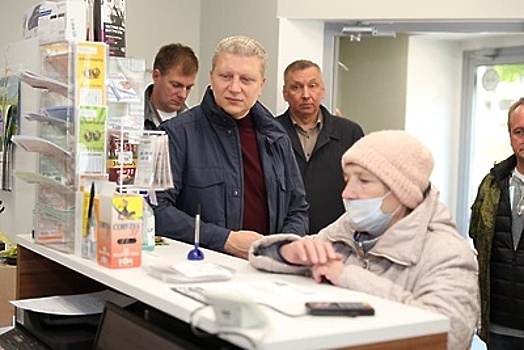 Глава Одинцовского округа проверил качество ремонта почтового отделения в селе Ершово