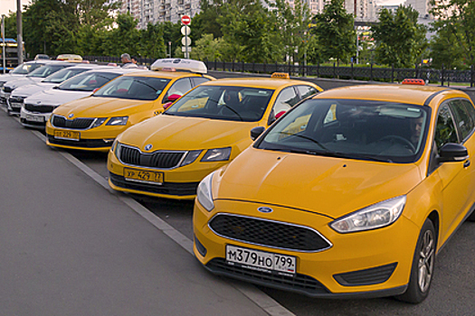 Напавший с ножом на мужчину приморский таксист попал на видео