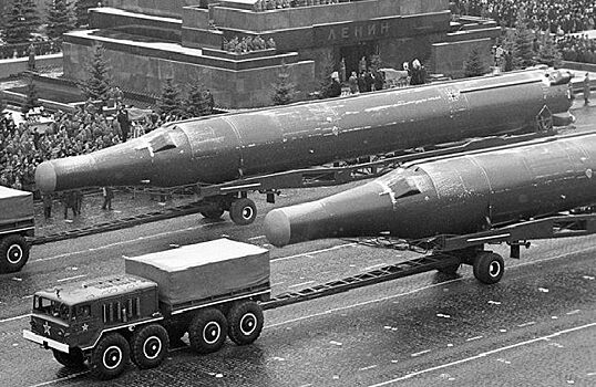 Почему Россия забрала себе всё ядерное оружие после развала СССР
