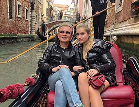 «Братик выгуливает»: Устинья Малинина опубликовала нежный кадр с Фролом