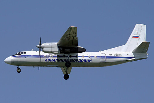 Пассажирский самолет с треснувшим стеклом приземлился на Камчатке