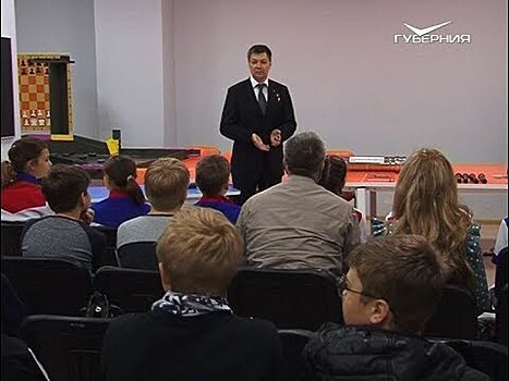 Олег Кононенко устроил "космическое селфи" с детьми в Самаре