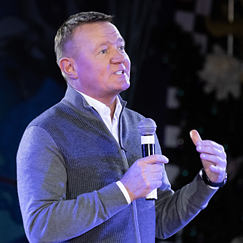 Губернаторская ёлка собрала семьи военных