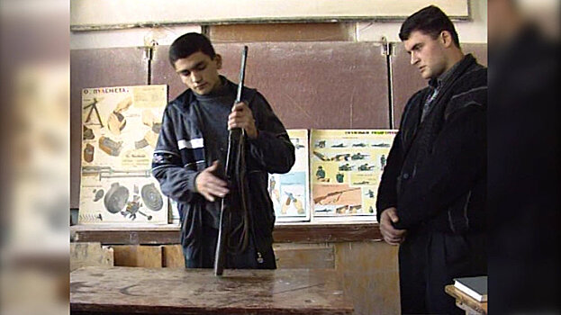 Как в школах Карабаха изучали автомат Калашникова и играли в бобсик