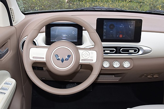 В Китае начались продажи компактного хетчбэка Wuling Мini EV