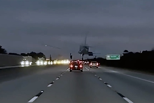 Легкомоторный самолет совершил посадку на Toyota Camry в штате Флорида