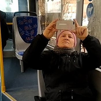 Пожилые украинские ковид-диссиденты завели новую моду в соцсетях — видео