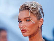 «Ангел» Victoria's Secret вышла на публику в платье с голой спиной