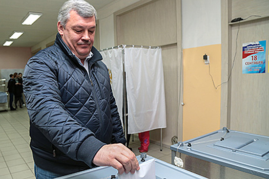 Сергей Гапликов на избирательном участке