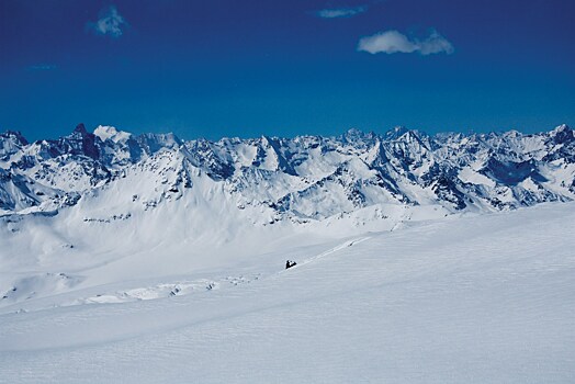 Горнолыжный сезон на Эльбрусе продлили из-за снежной погоды