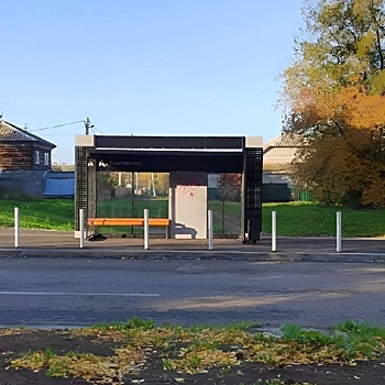 Вандалы испортили новые остановки в кузбасском городе