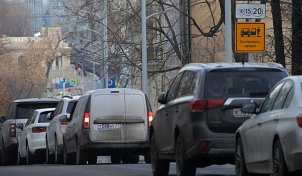Водителям с магнитами на номерах в Москве пригрозили штрафами