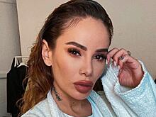 Айзу Анохину в купальнике раскритиковали за размер груди