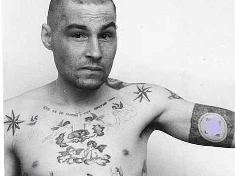 Зачем зеки в СССР «кололи» себе нацистскую символику