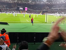 В Англии Человек-Паук попытался сорвать футбольный матч