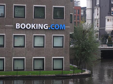 Booking.com судится с ФАС насчет паритета цен. В чем обвиняют сервис и что ему грозит?