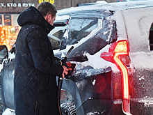 Новый год – новые цены: на АЗС в Москве резко подорожал бензин