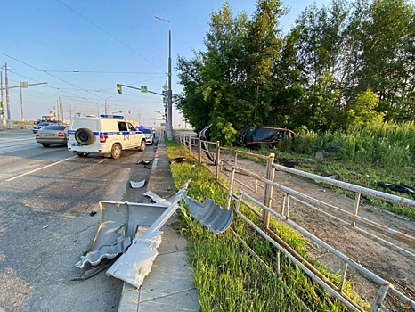 В свердловском городе перевернулся каршеринговый автомобиль: пассажирка вылетела из салона и погибла