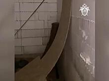 Отец обвиняемого в насилии над девушкой в гараже сбежал от журналистов