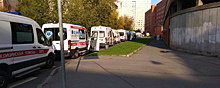 В Петербурге опять выстроилась очередь из машин скорой помощи