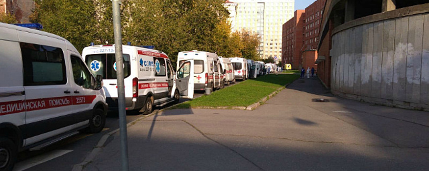В Петербурге в ДТП пострадали двое сотрудников скорой помощи