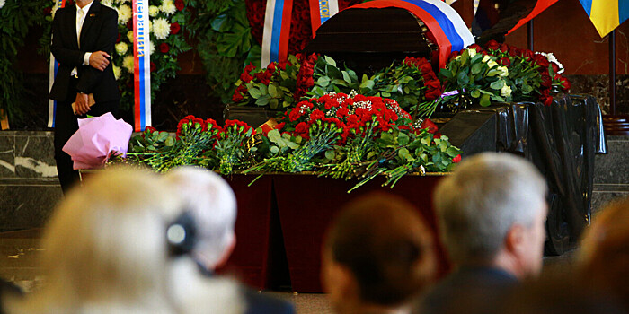 Экс-премьера СССР Николая Рыжкова похоронили на Троекуровском кладбище