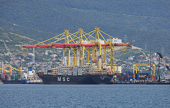 В Новороссийске отражают атаку безэкипажных катеров