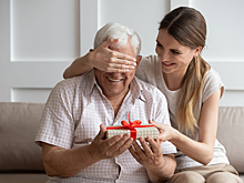 Что подарить отцу на 23 февраля: топ-28 оригинальных идей