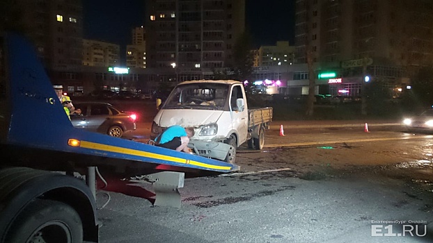 На Эльмаше ГАЗель протаранила иномарку, в которой ехала беременная девушка