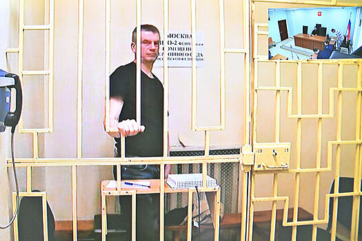 Суд продлил арест генералу Кузнецову до декабря