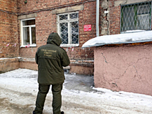 Треснувший от мороза дом в Новосибирске дождется ремонта весной