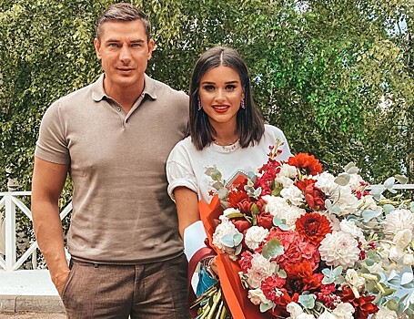 Ксения Бородина показала, как выбирала платье для свадьбы с Курбаном Омаровым