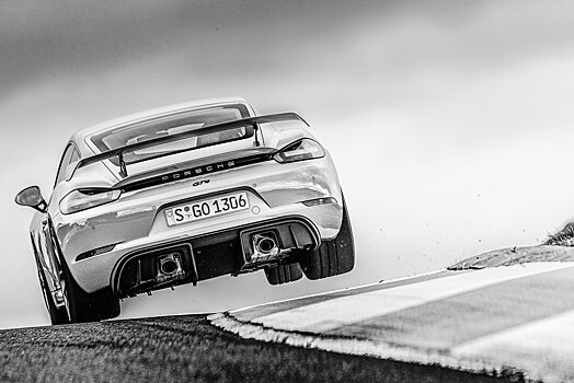Porsche 718 Cayman GT4: Низколетательный аппарат