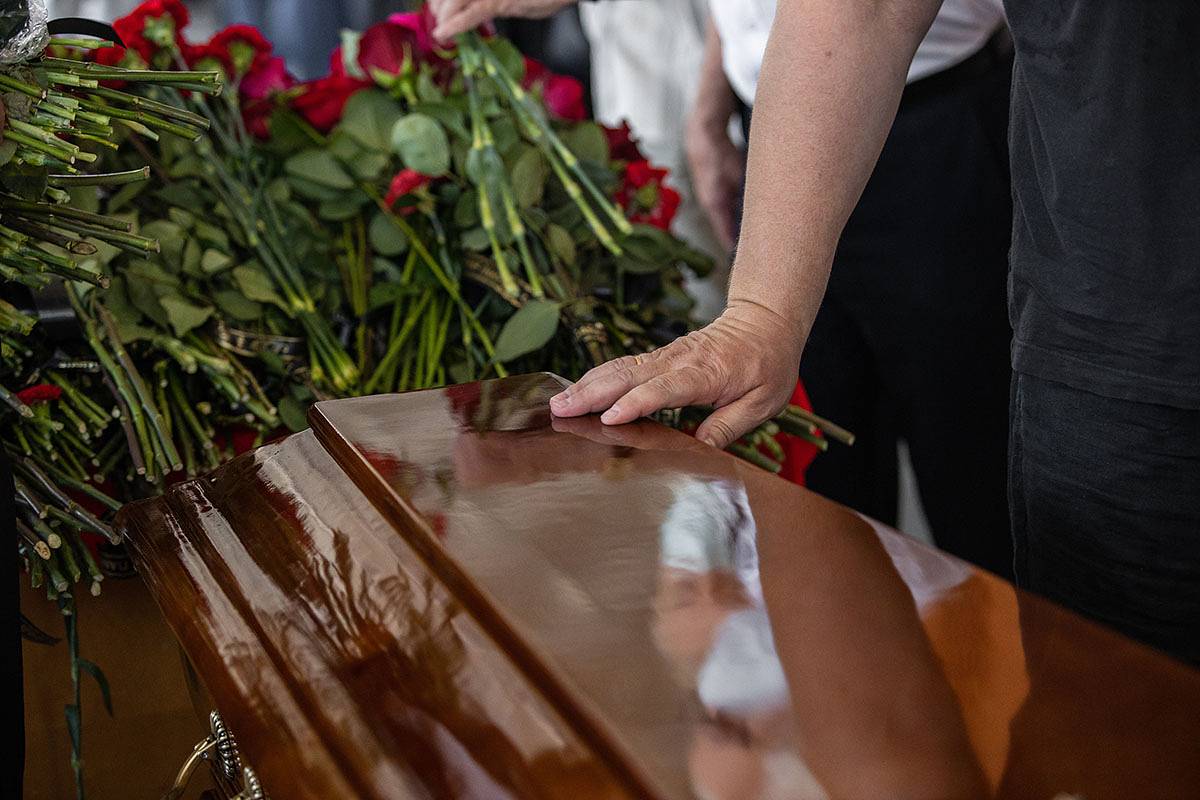 Россияне на похоронах увидели в гробу тело еще одной женщины