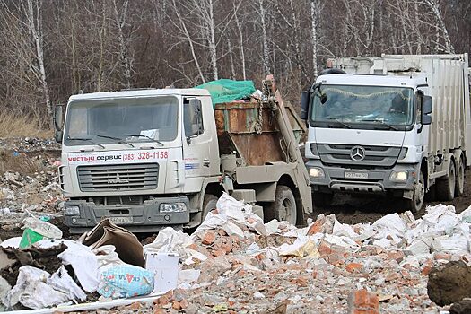 В Новосибирской области деньги не успевают за мусоровозами